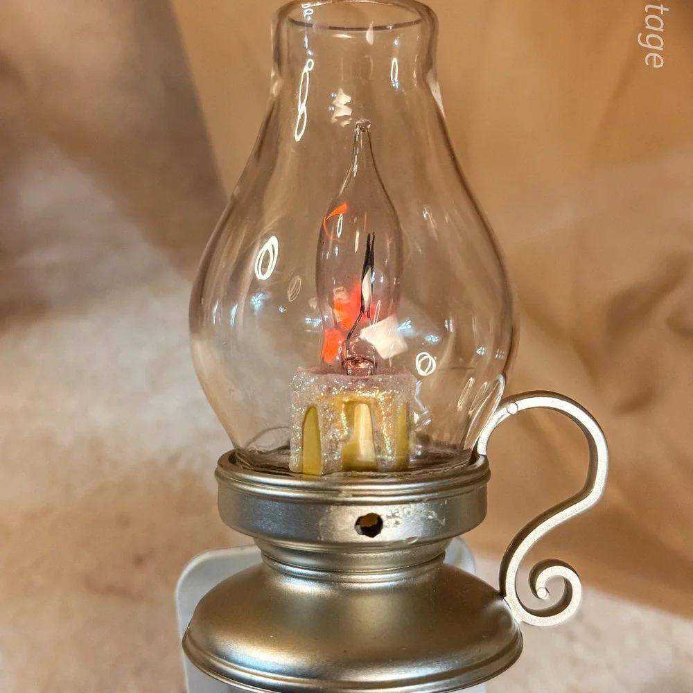 Vintage Style Oil Lamp Flickering‎ Nighlight
